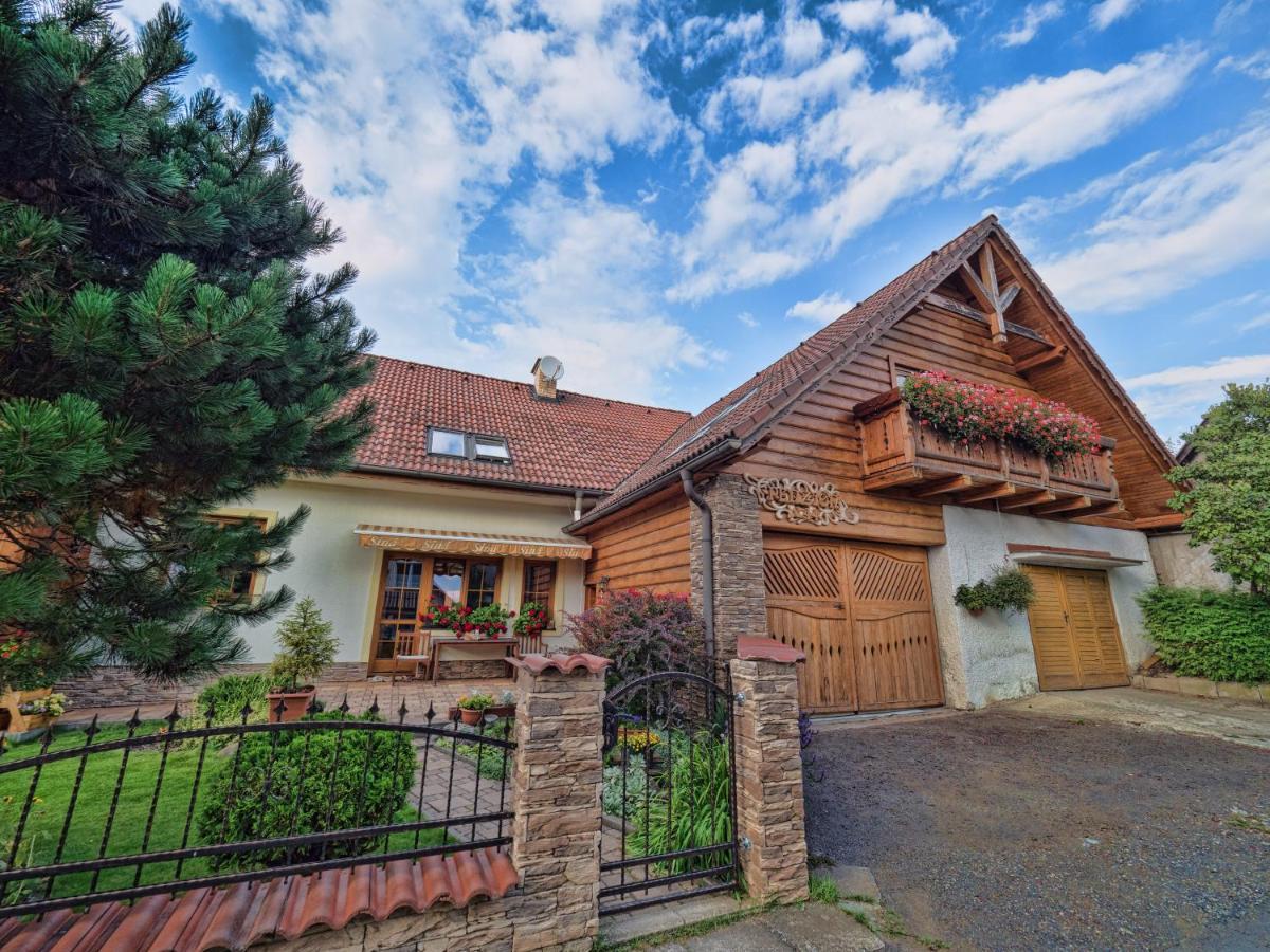 Penzion Sina Pavčina Lehota Extérieur photo